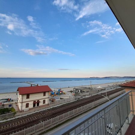 Appartamento Fronte Mare 法尔科纳拉·玛里提马 外观 照片